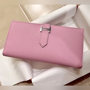 BRAND NEW 2023 Hermes Bearn Wallet Epsom

Color: Mauve Sylvestre